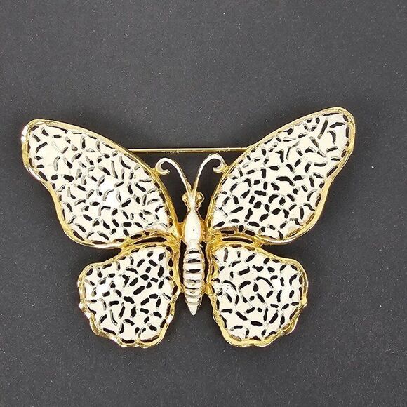 Vintage Butterfly White Enamel Brooch Pin‎ Gold Tone Cut Out Open Work Ornate - Picture 2 of 8